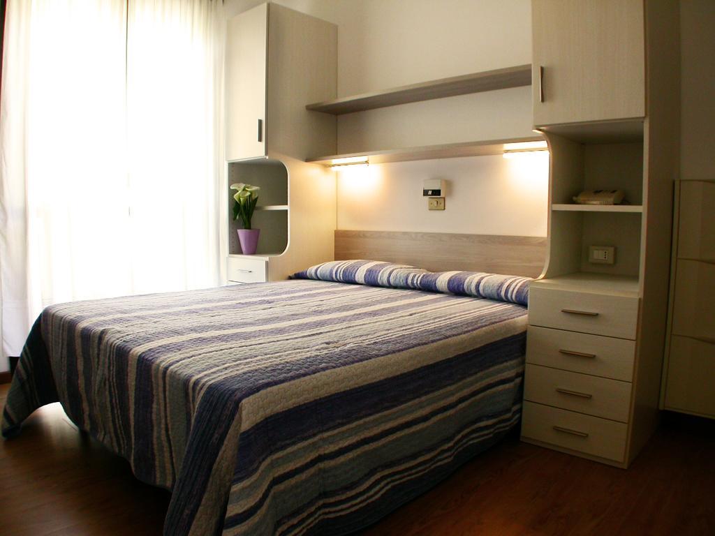 Aquila Hotel 2*